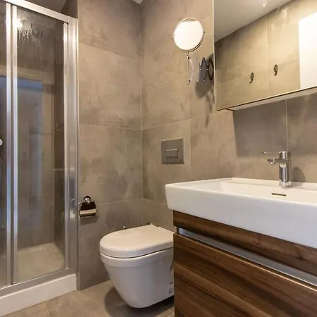 Newly Built Compact Luxury 1br W/ Free Parking #178 *