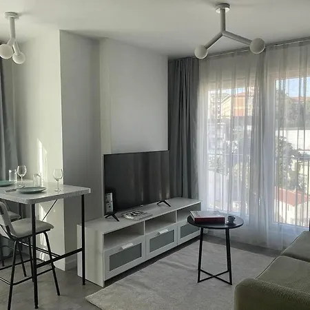 Apartment Newly Built Compact Luxury 1br W/ Free Parking #178 *