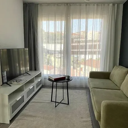 Newly Built Compact Luxury 1br W/ Free Parking #178 아파트 이스탄불