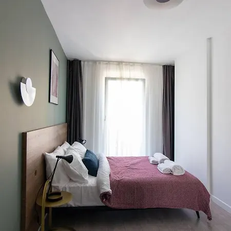 아파트 Newly Built Compact Luxury 1br W/ Free Parking #178 *