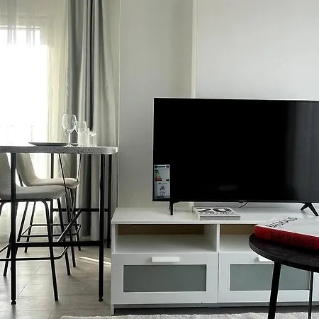 Newly Built Compact Luxury 1br W/ Free Parking #178 아파트 *